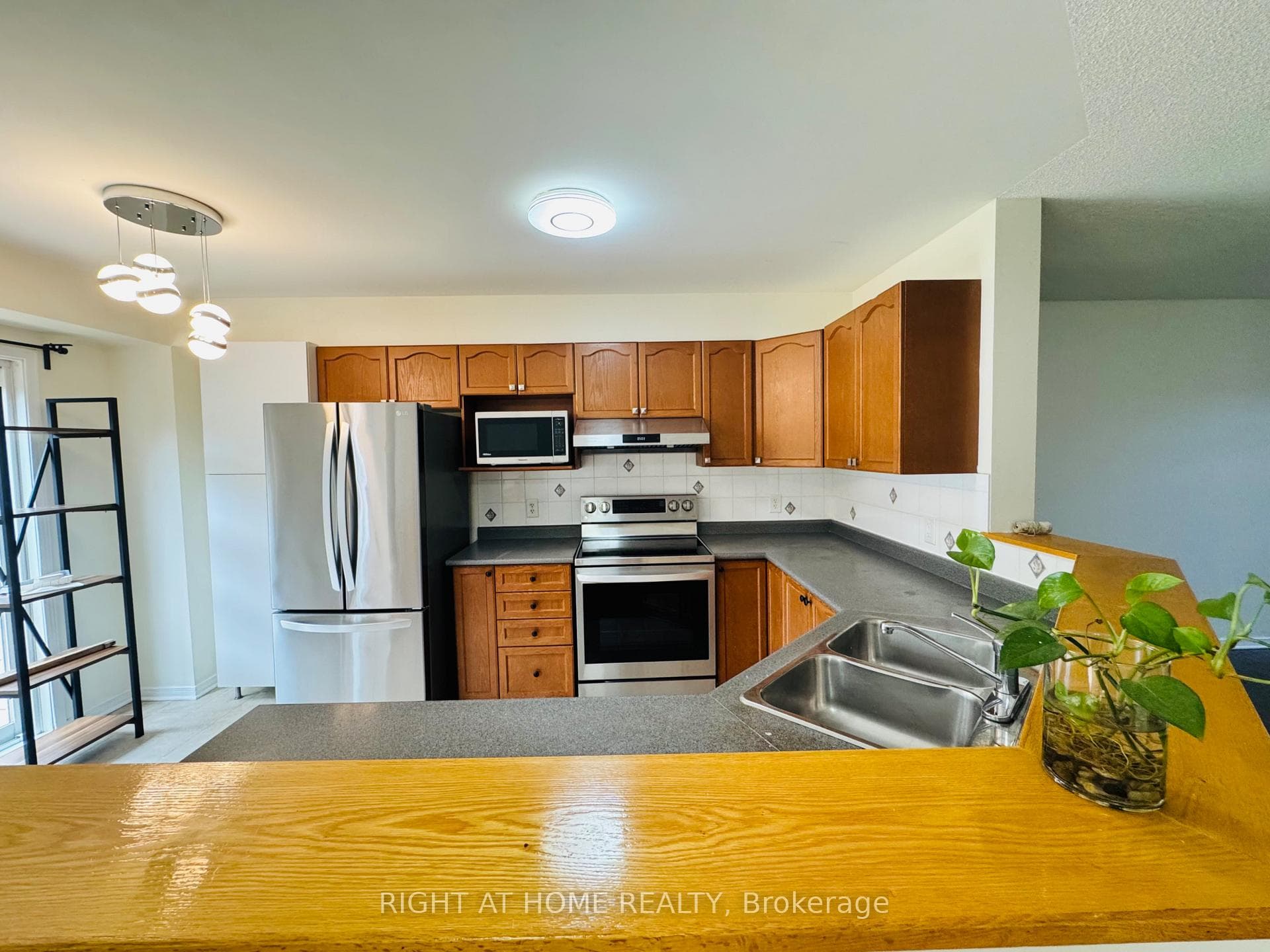 1069 Marconi Avenue photo 12
