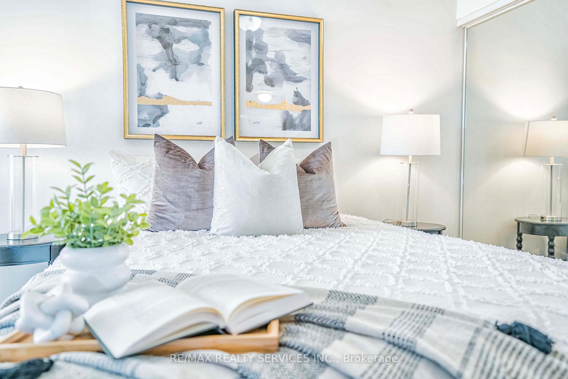 7405 Goreway Drive Unit 301 photo 24