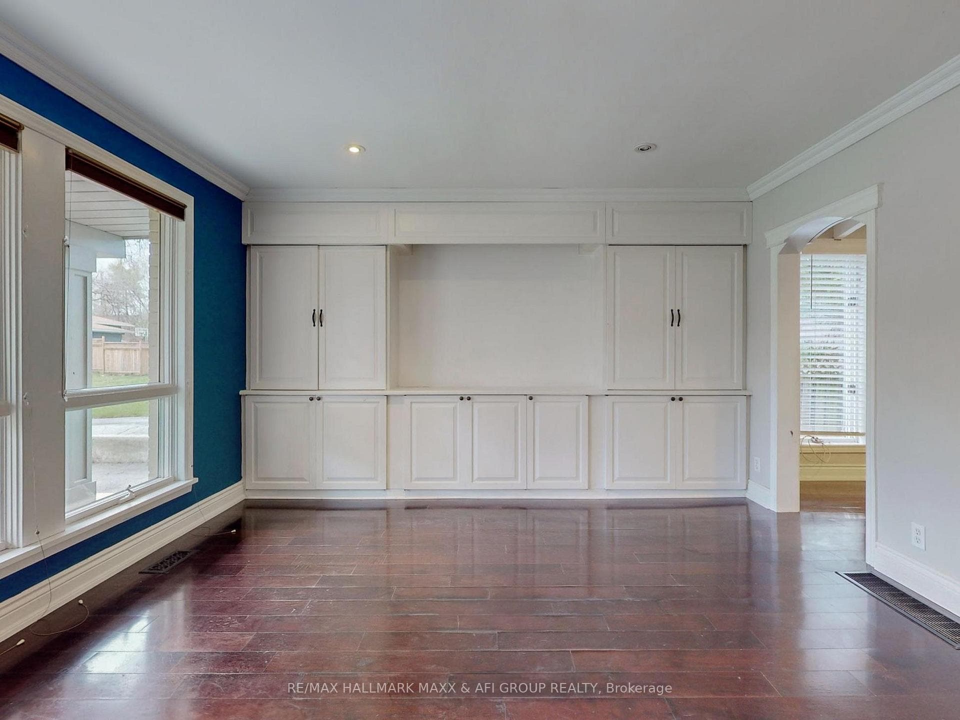 1036 Marley Crescent photo 4