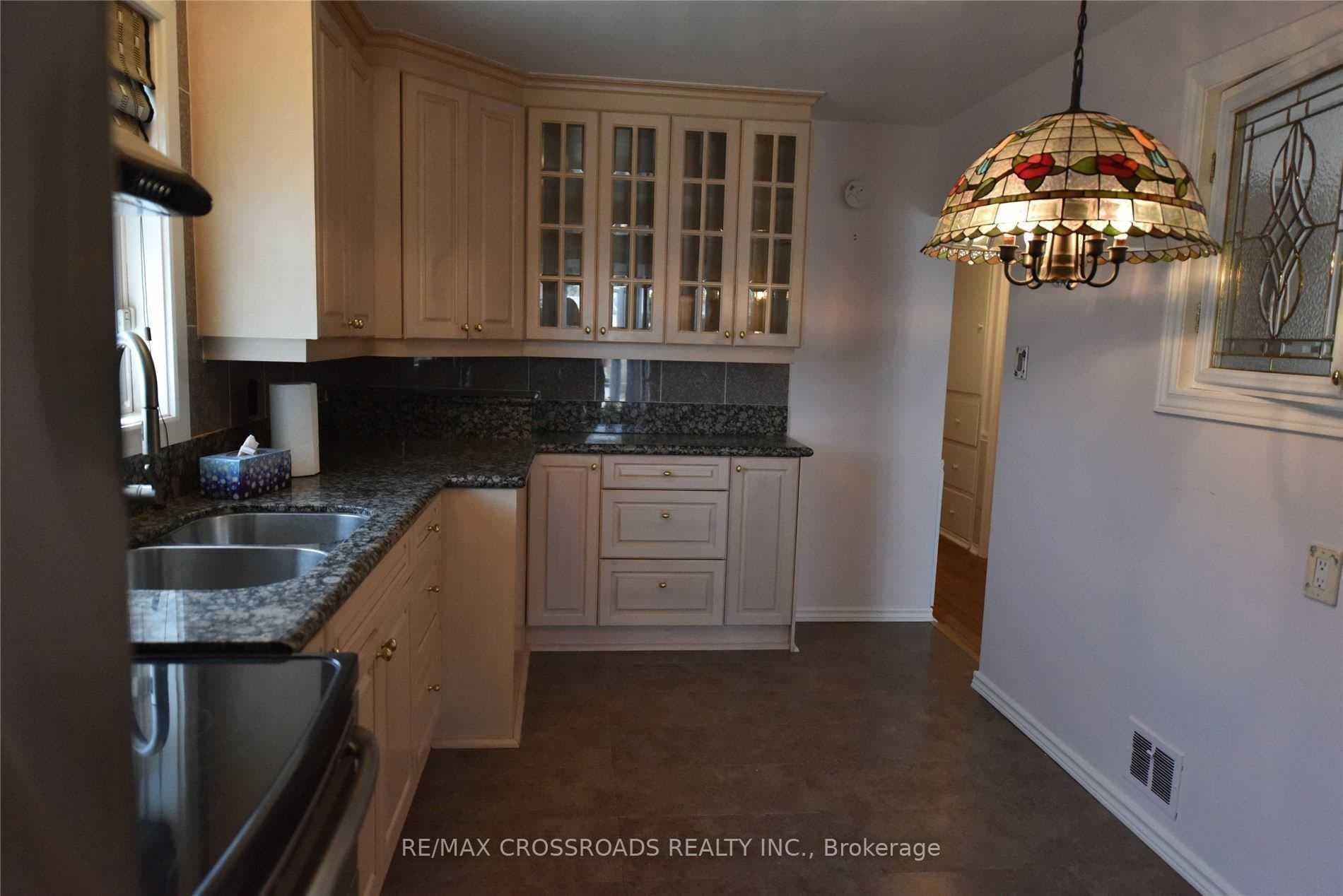 16 Crosland Drive photo 2