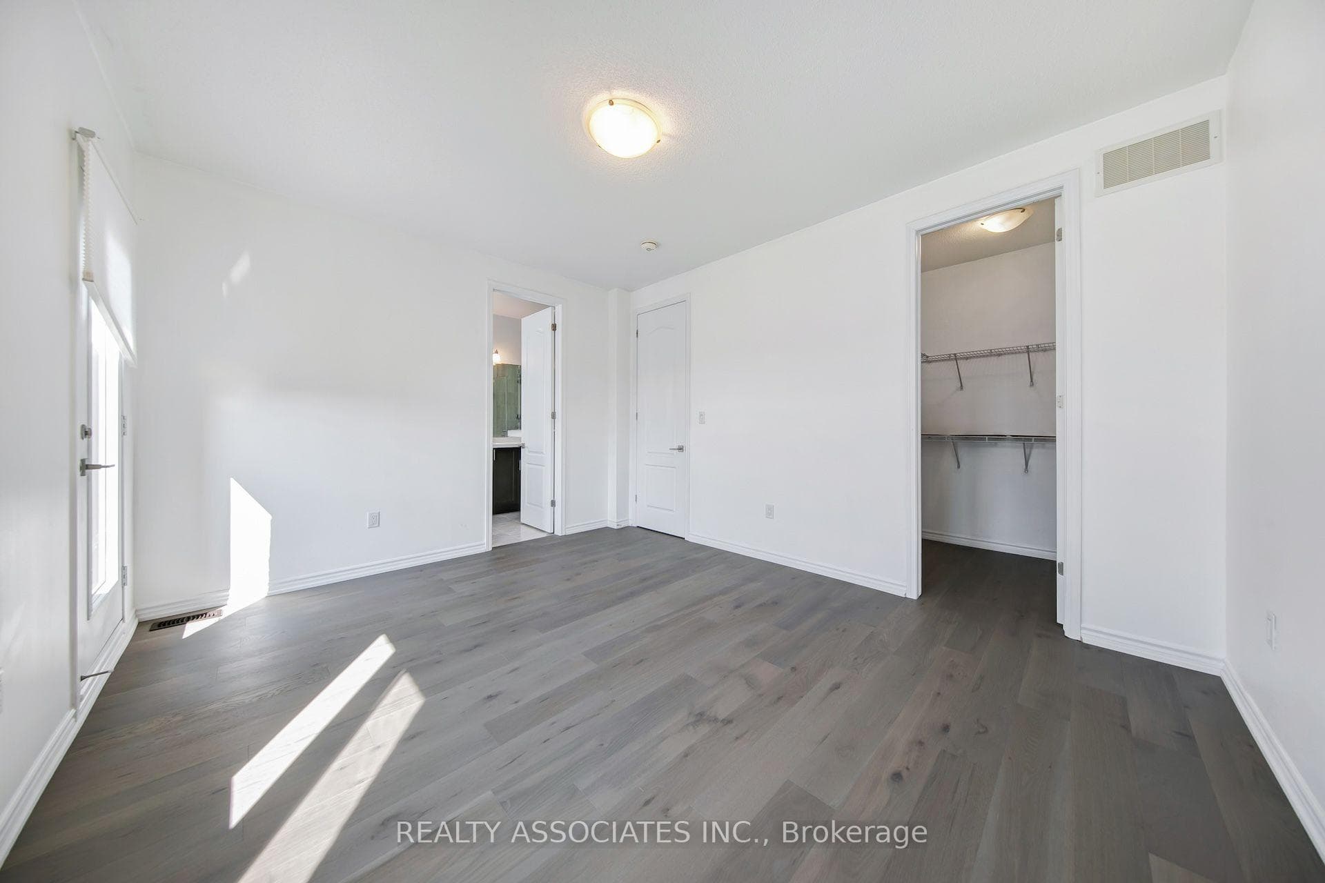 17 Vaudeville Drive photo 14