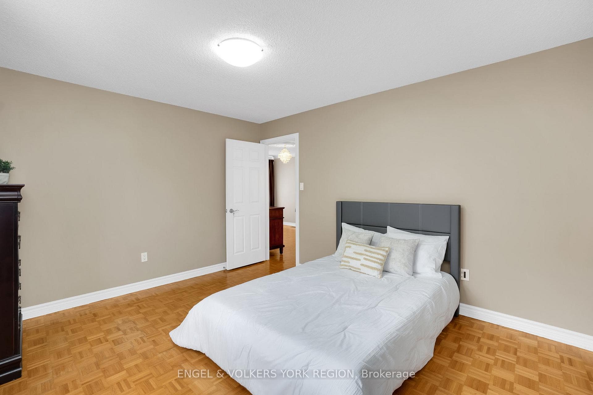 188 Caproni Drive photo 29