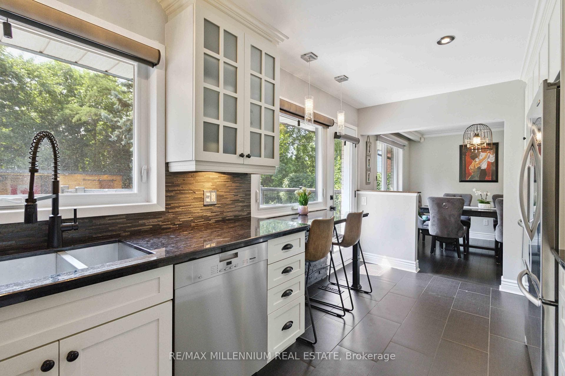 250 Daphne Avenue photo 15