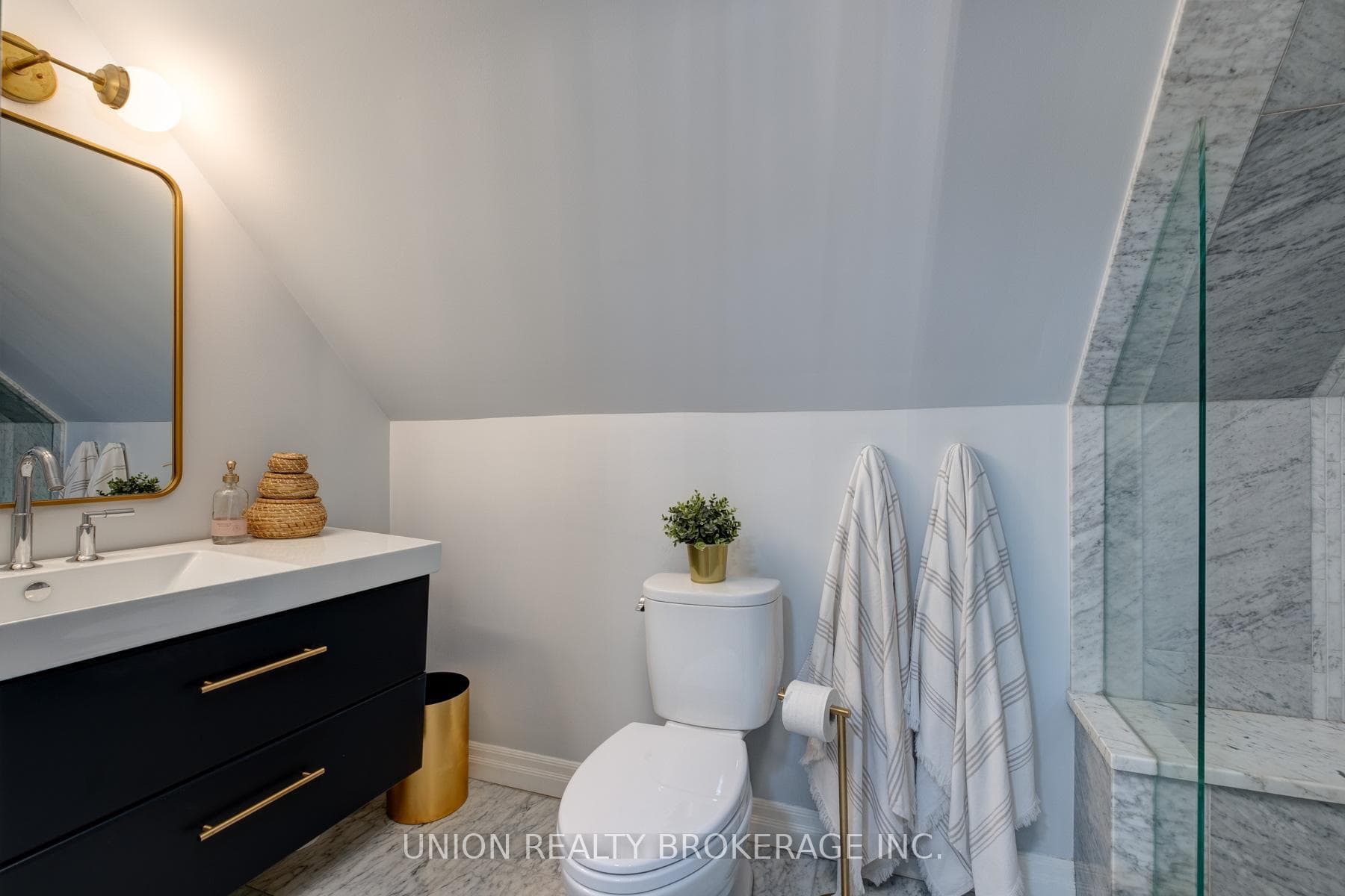 58 Herbert Avenue photo 26