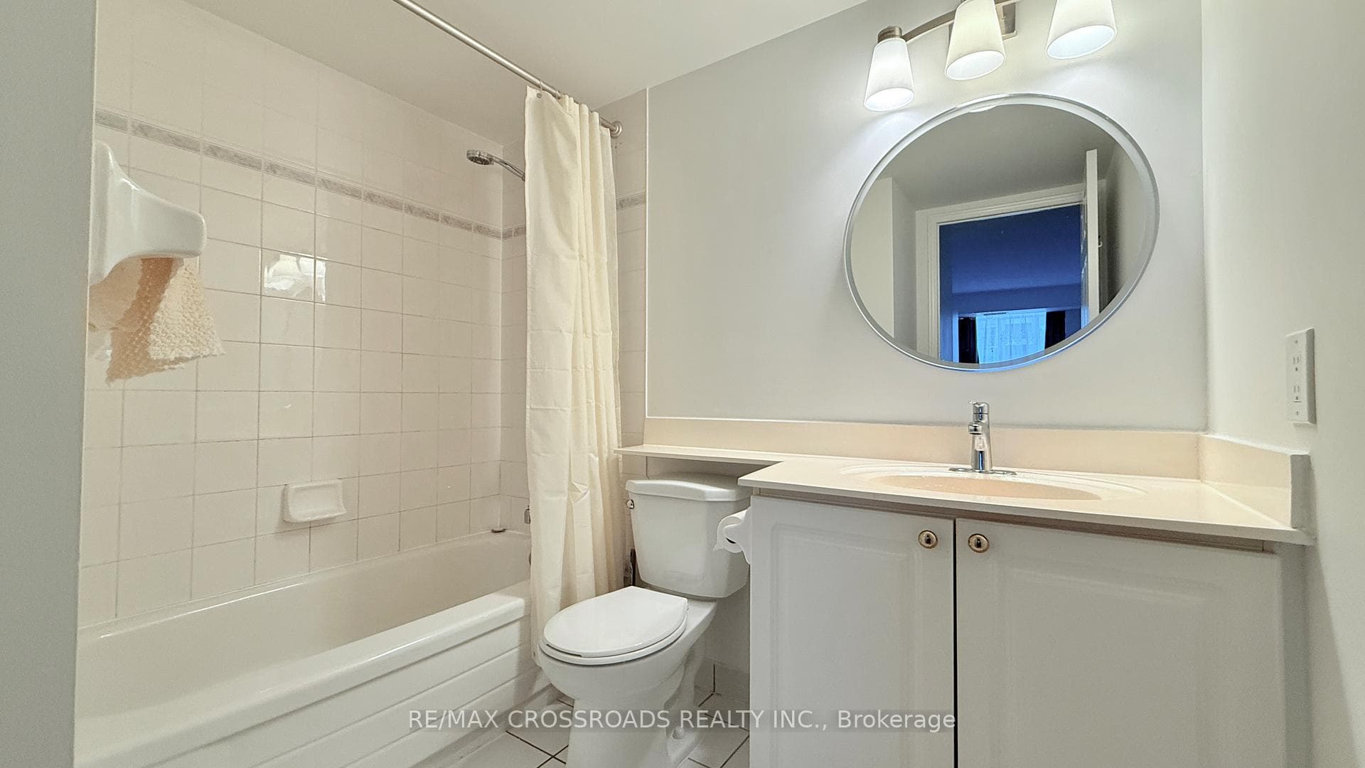8 Pemberton Avenue Unit 705 photo 15
