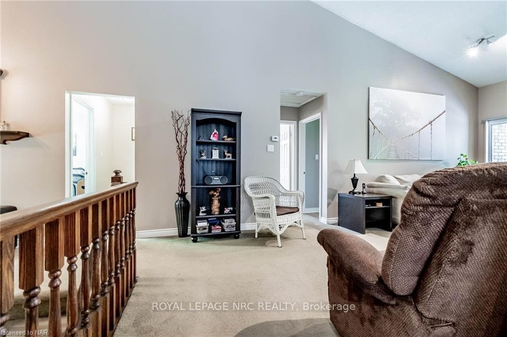 61 FALLINGBROOK Drive photo 7