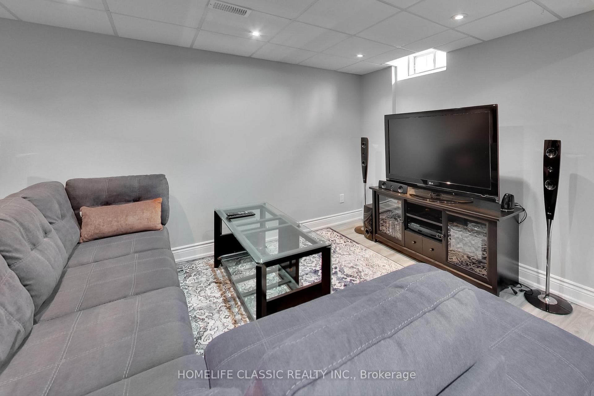 139 Villandry Crescent photo 25