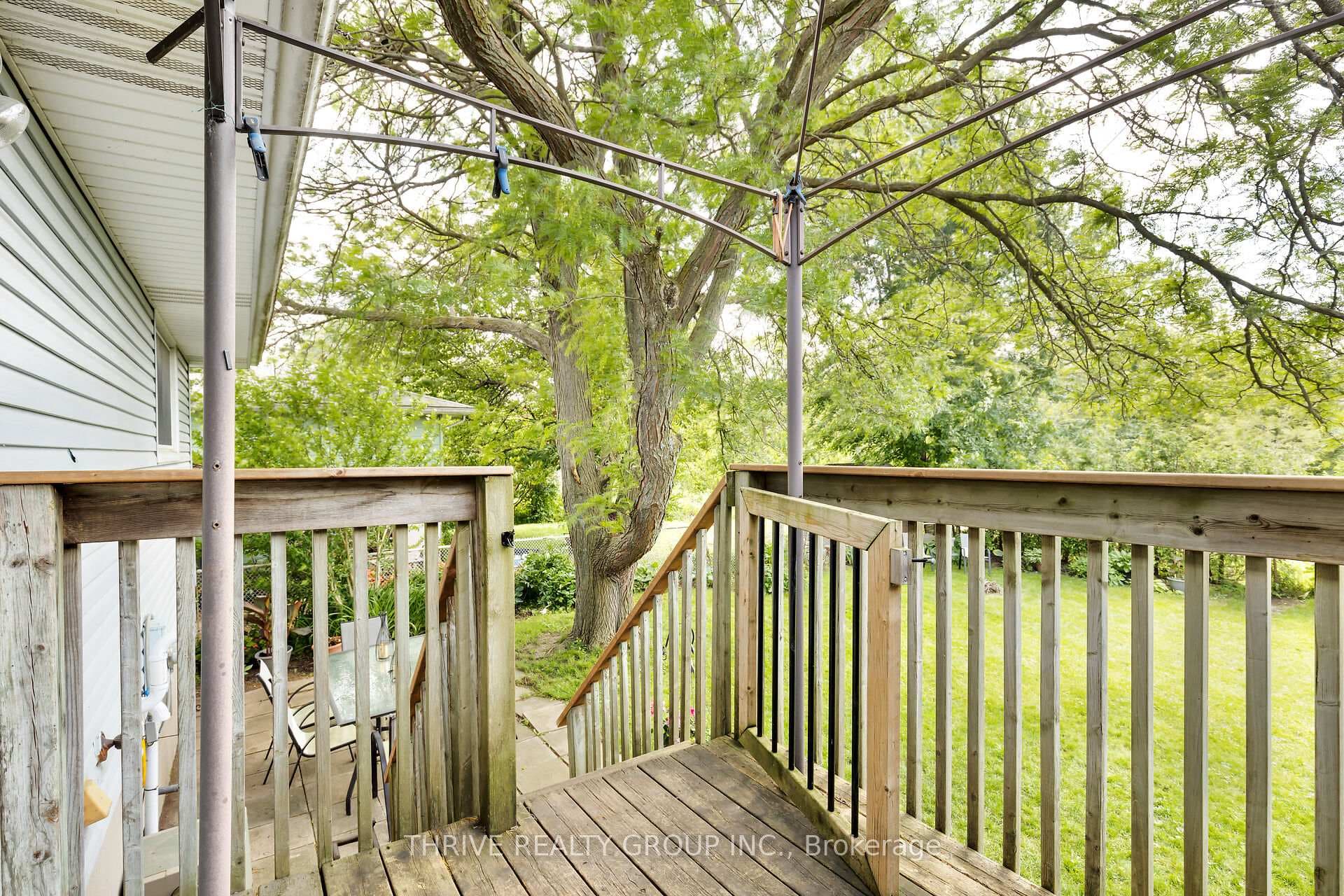 52 RENNY Crescent photo 32