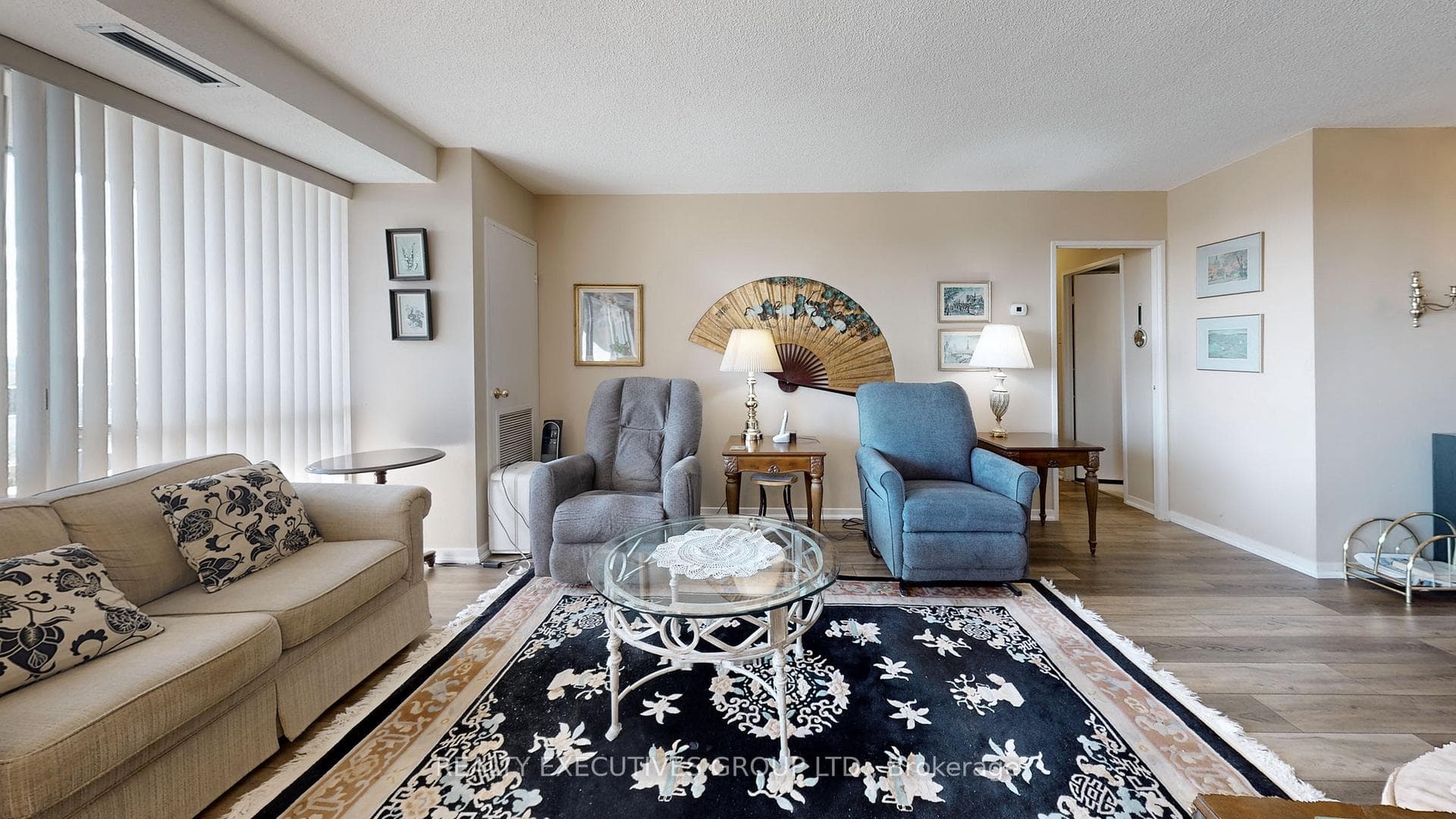 8111 Yonge Street Unit 1502 photo 5