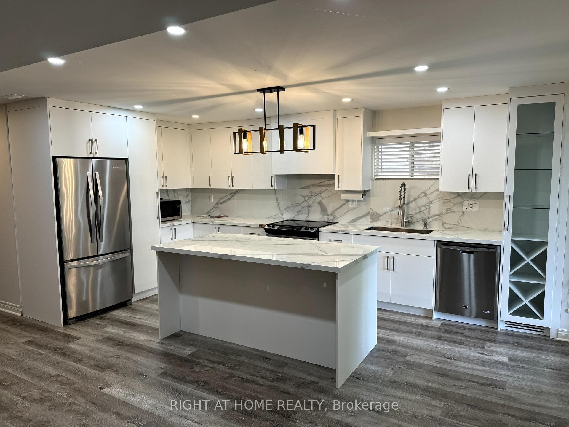 738 Stonehaven Avenue Unit Bsmt photo 1