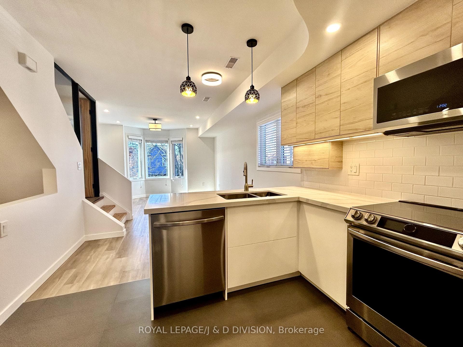 105 Eaton Avenue Unit Upper photo 4