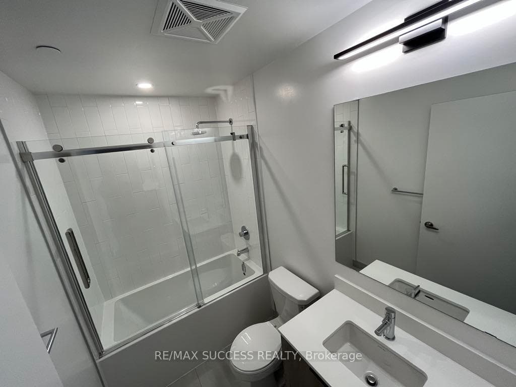 2485 Eglinton Avenue Unit 323 photo 13