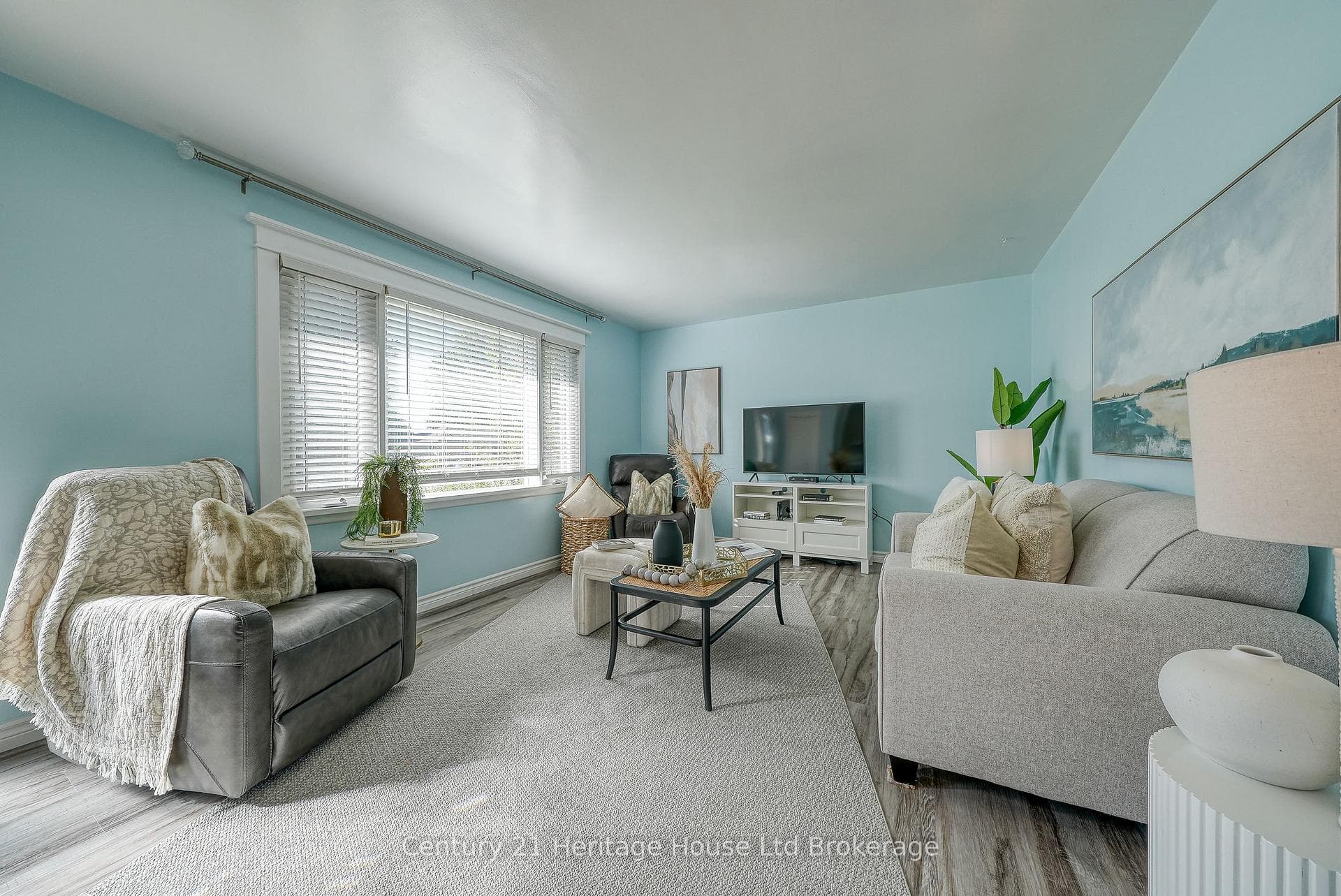 1061 Elora Road photo 17