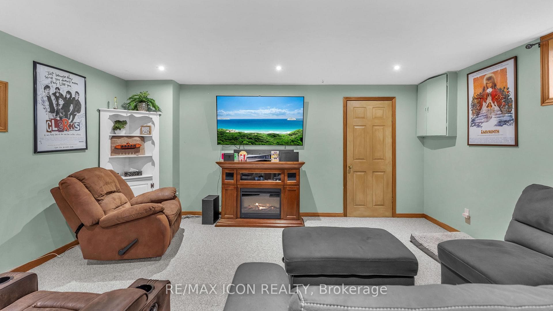 158 Broadway Street photo 23