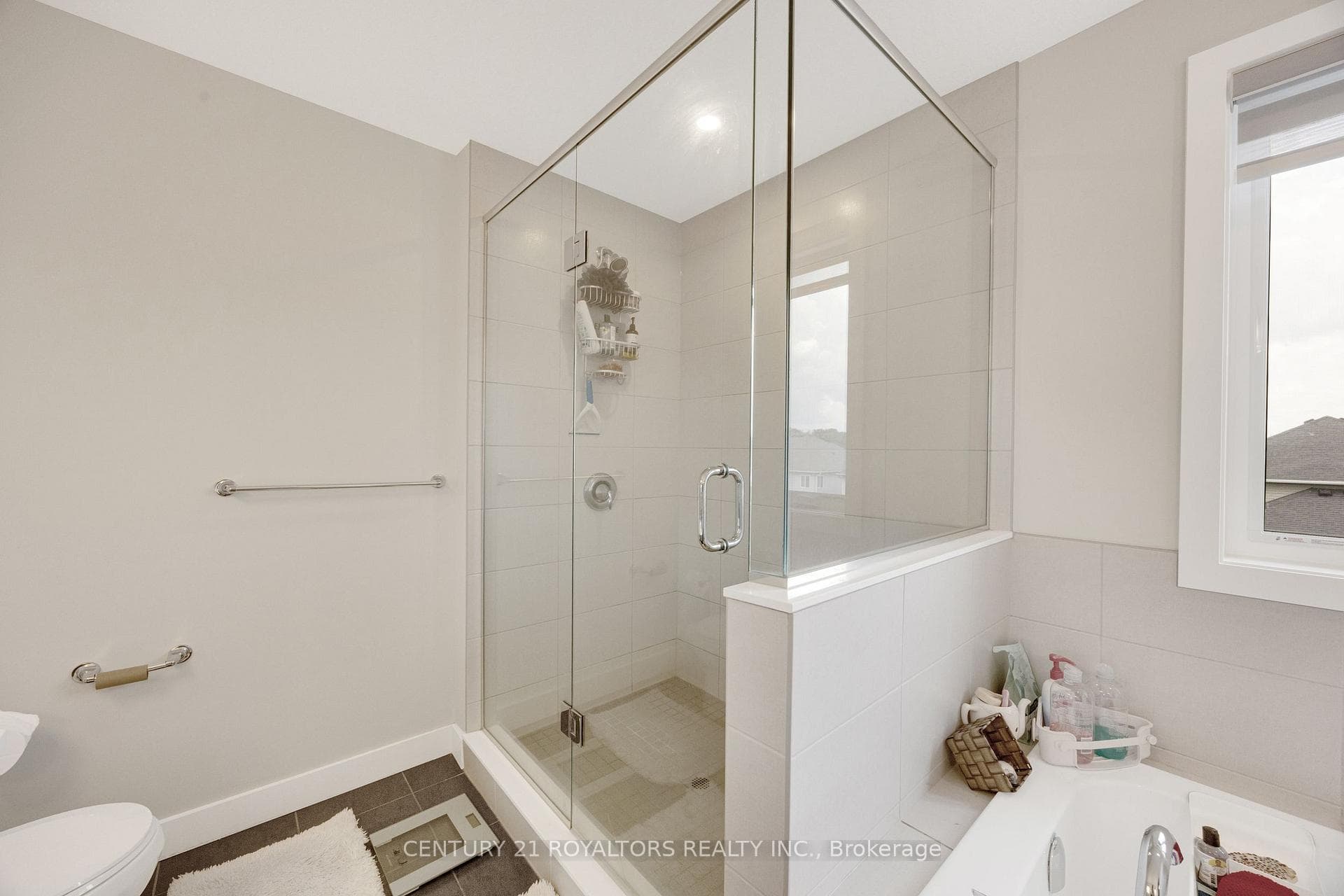 6 Sutherland Crescent photo 25
