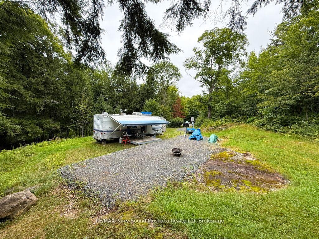335 Centre Road photo 12