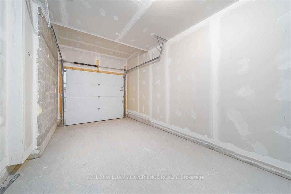 32 Fairlane Avenue photo 23