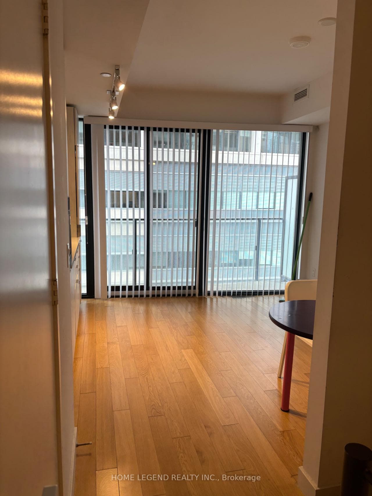 215 Queen Street Unit 1006 photo 2
