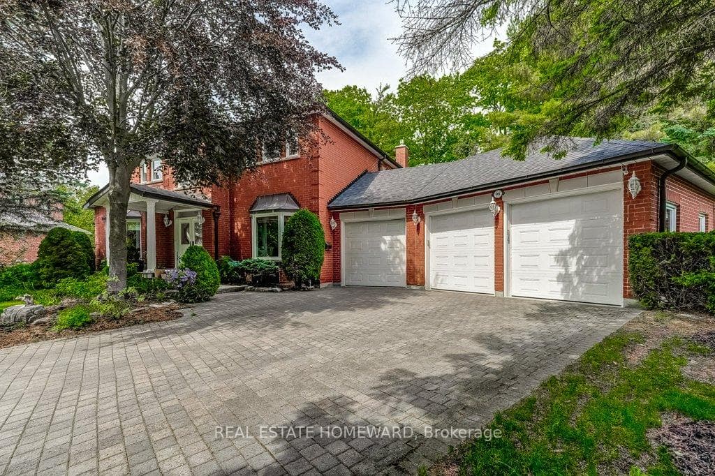 98 Woodview Drive photo 2