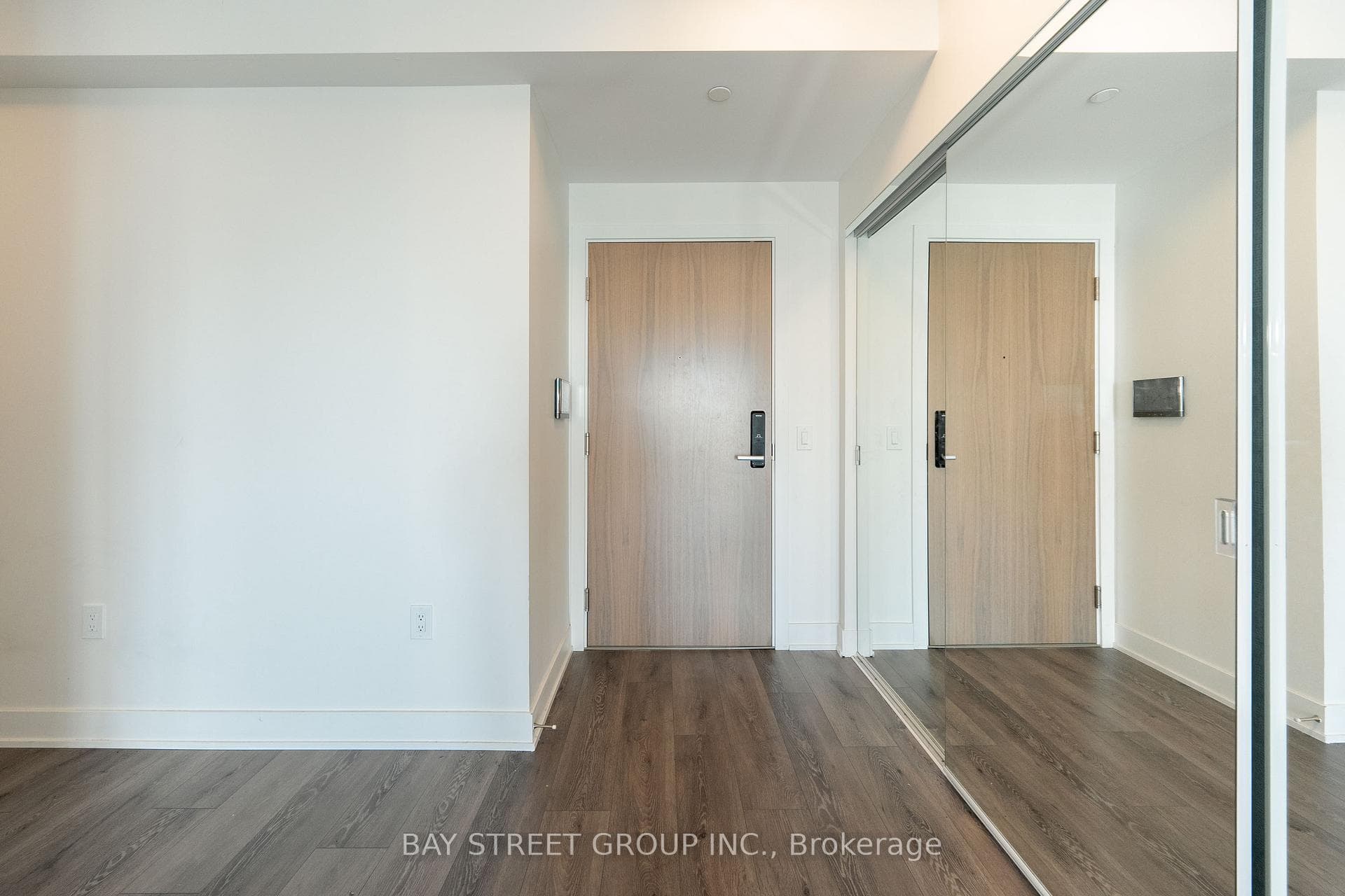 575 Bloor Street Unit 3310 photo 4