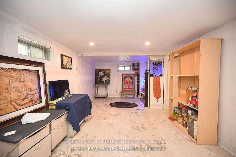 311 Fiona Terrace photo 27