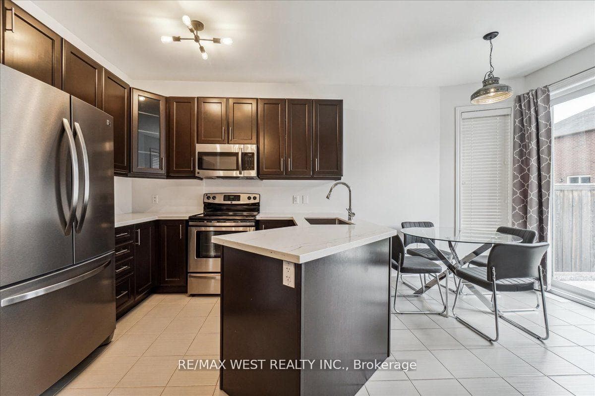 9 Merrickville Way photo 5