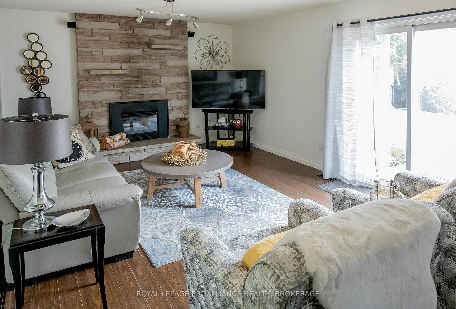 717 Laidlaw Crescent photo 9