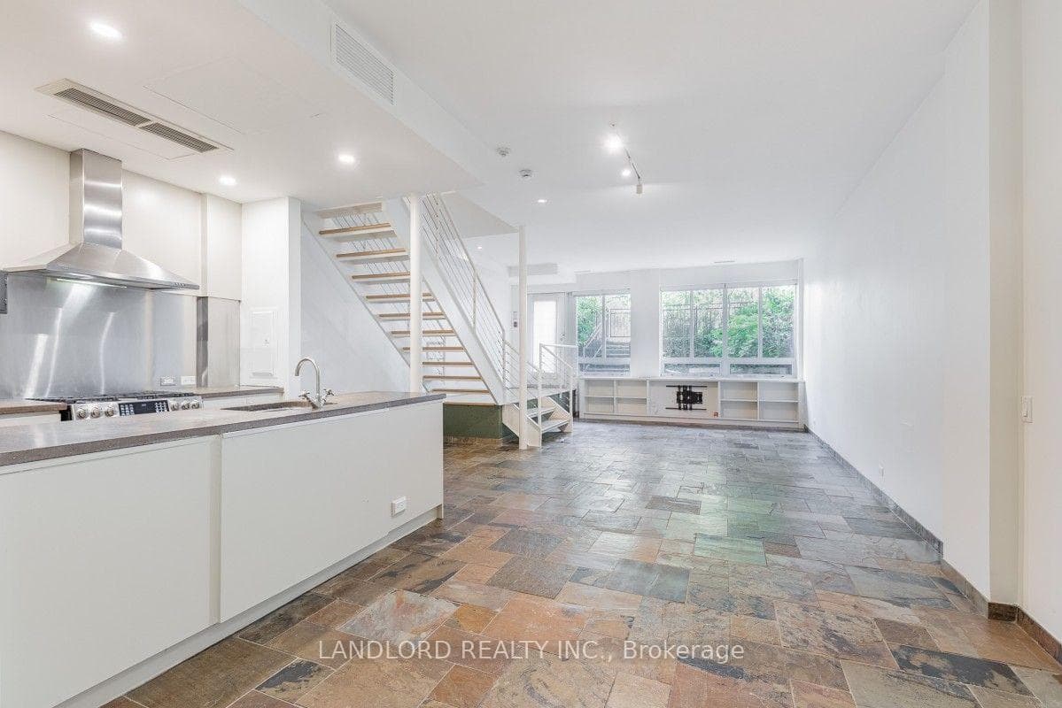 33 Price Street Unit 3 photo 10