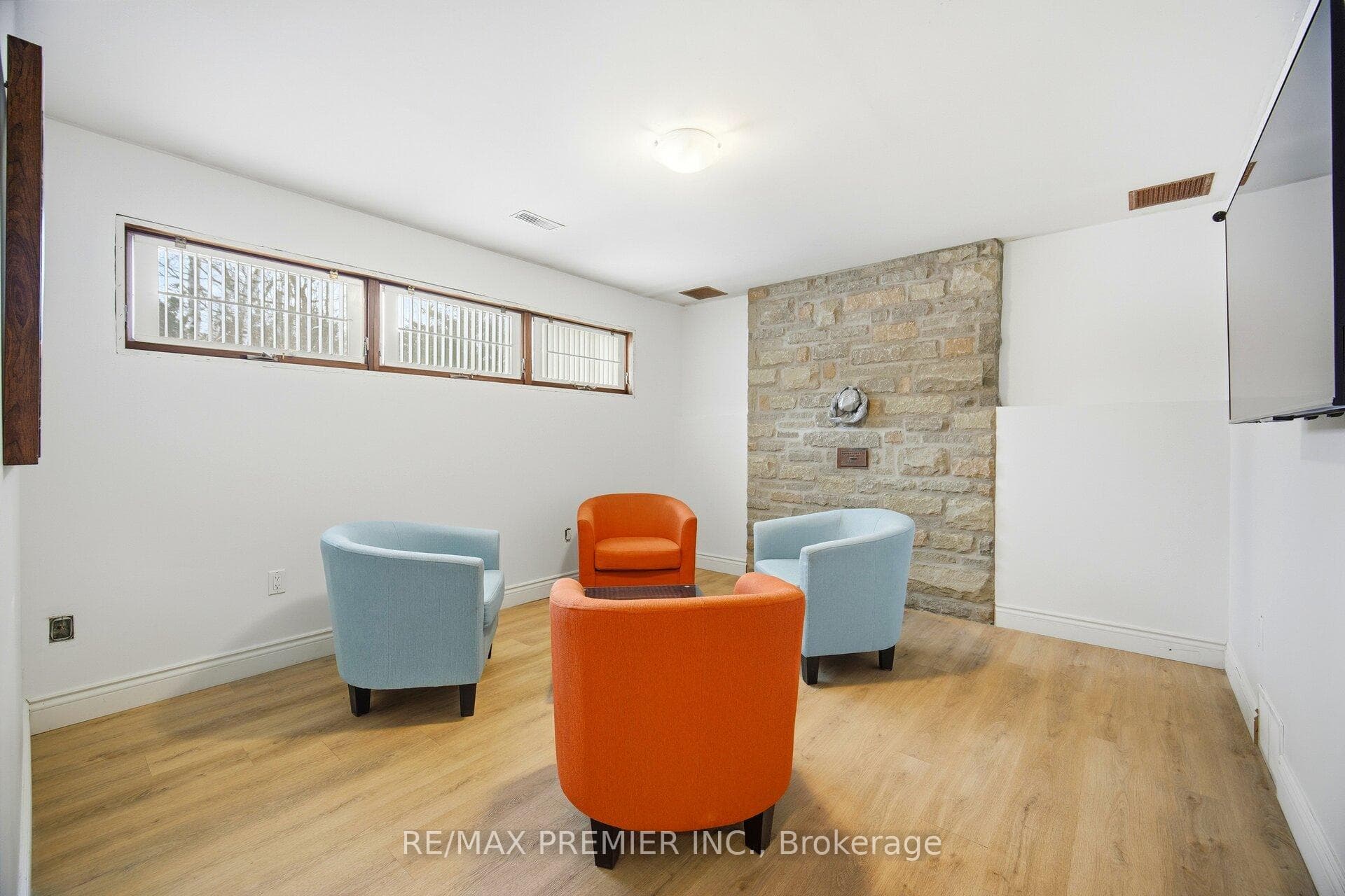 752 Pinegrove Avenue photo 32