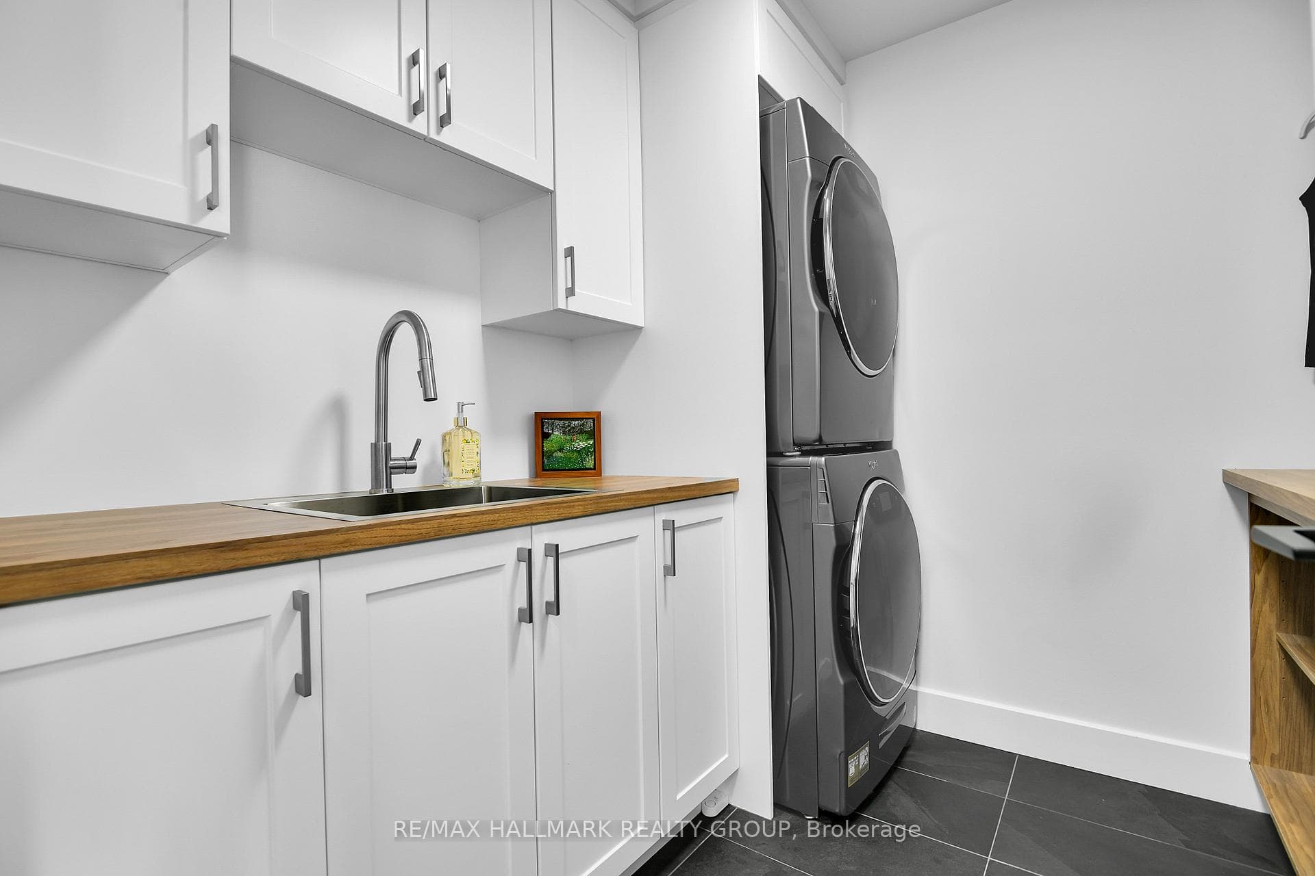 2nd floor - Laundry room