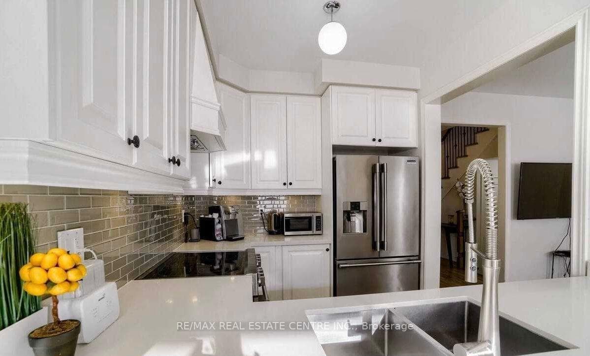 5 Blackberry Valley Crescent photo 6