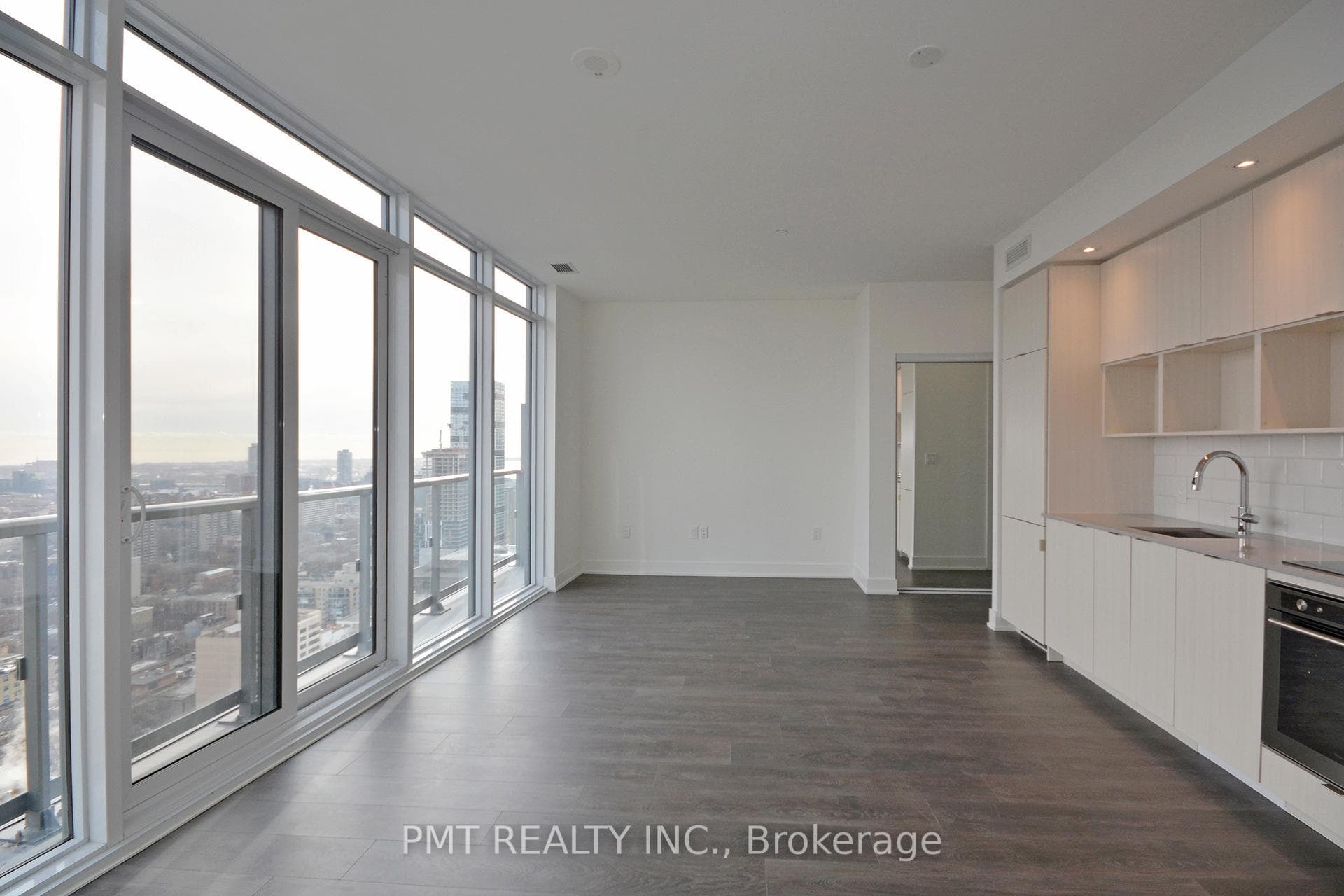 89 McGill Street Unit Ph05 photo 3