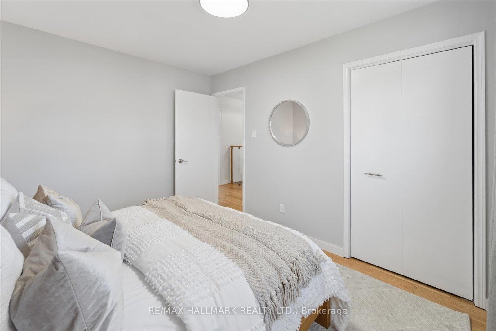 1156 Gloucester Square photo 25