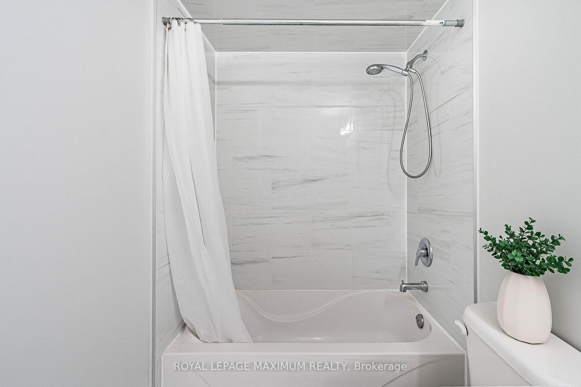 913 Miller Park Avenue photo 28
