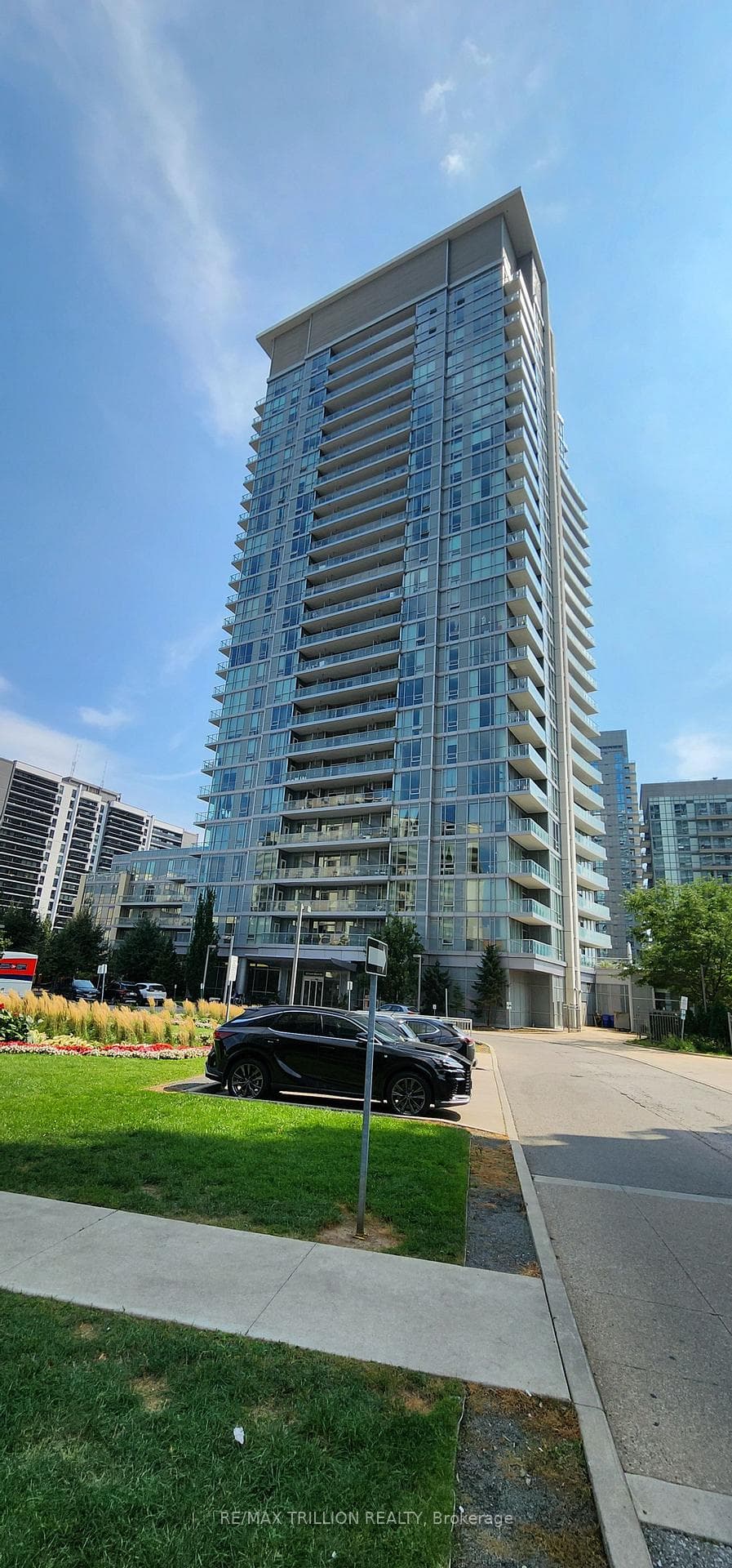 62 Forest Manor Road Unit 301 photo 1