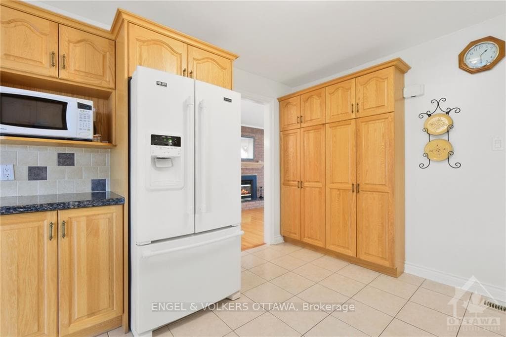 54 FARLANE Boulevard photo 16