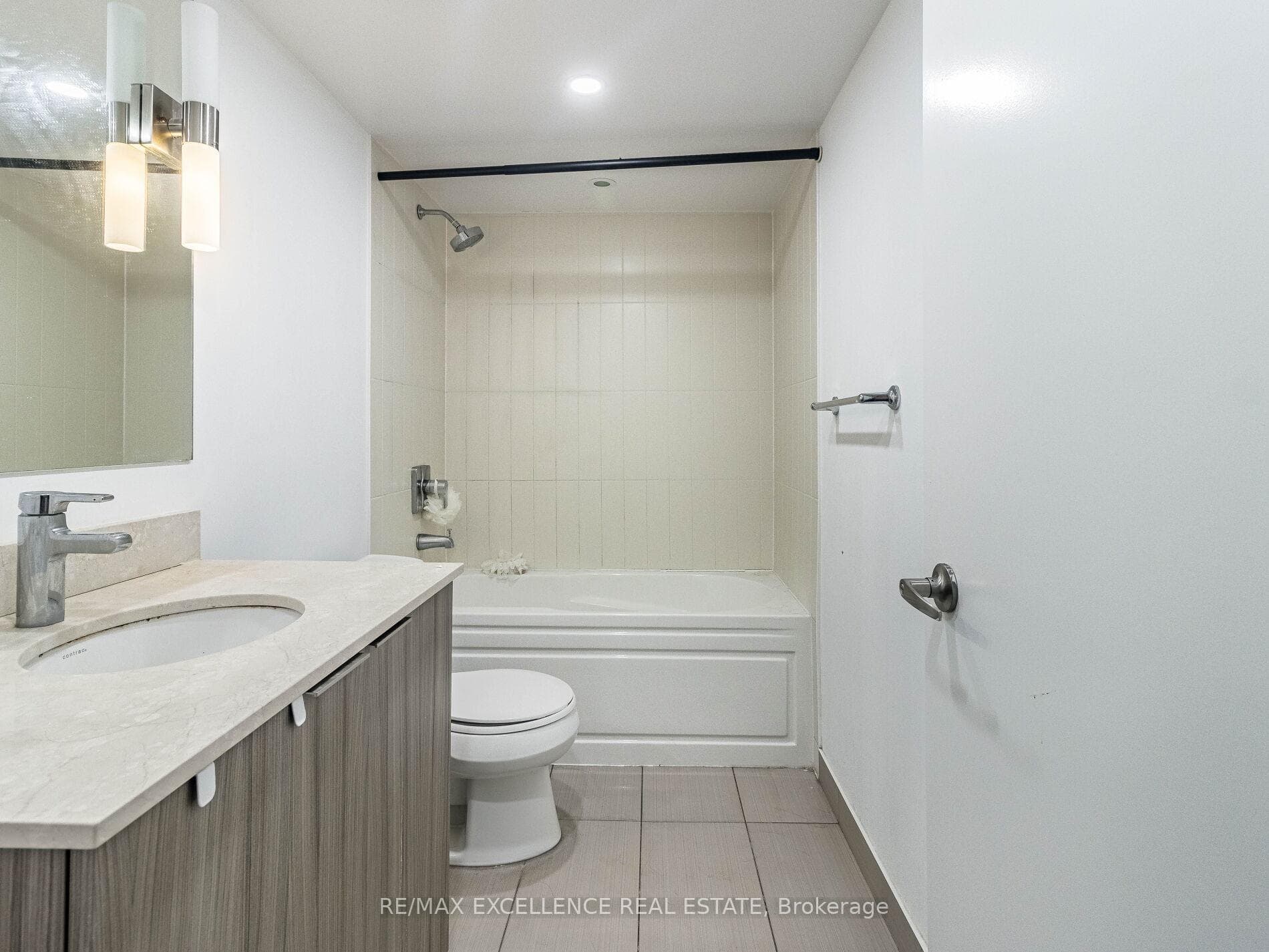 955 Bay Street Unit 421 photo 13