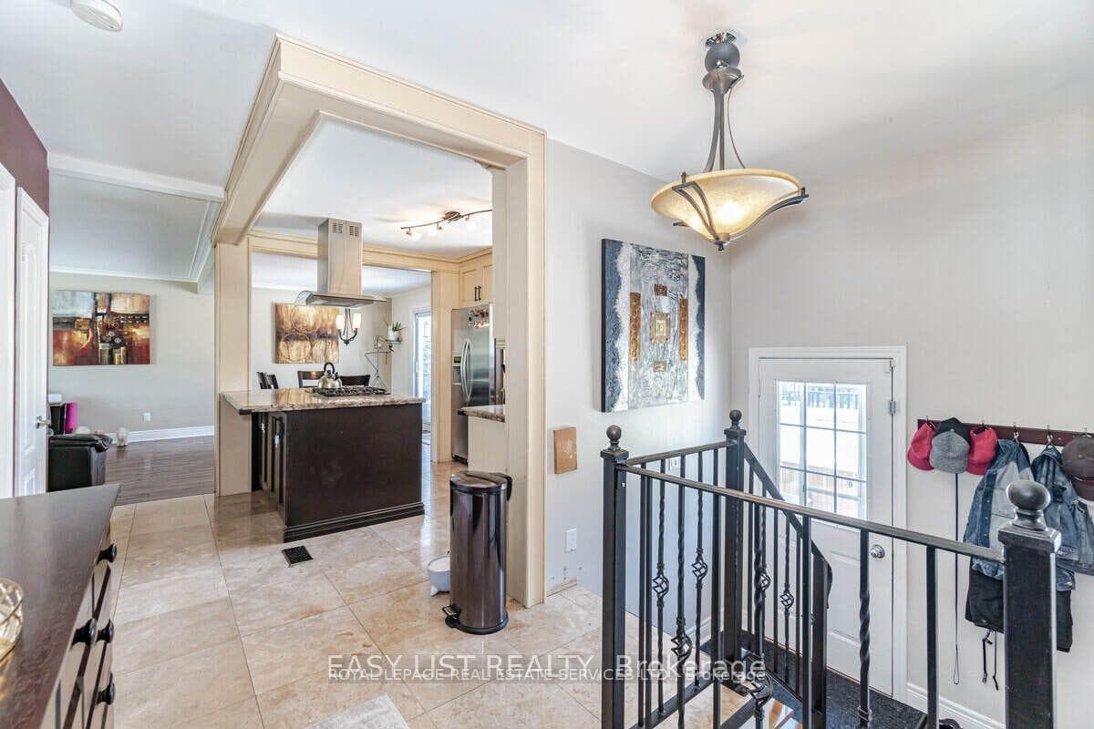 1285 Rebecca Street photo 6