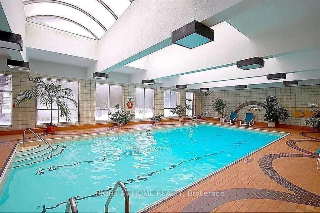 3650 Kaneff Crescent Unit 3202 photo 21