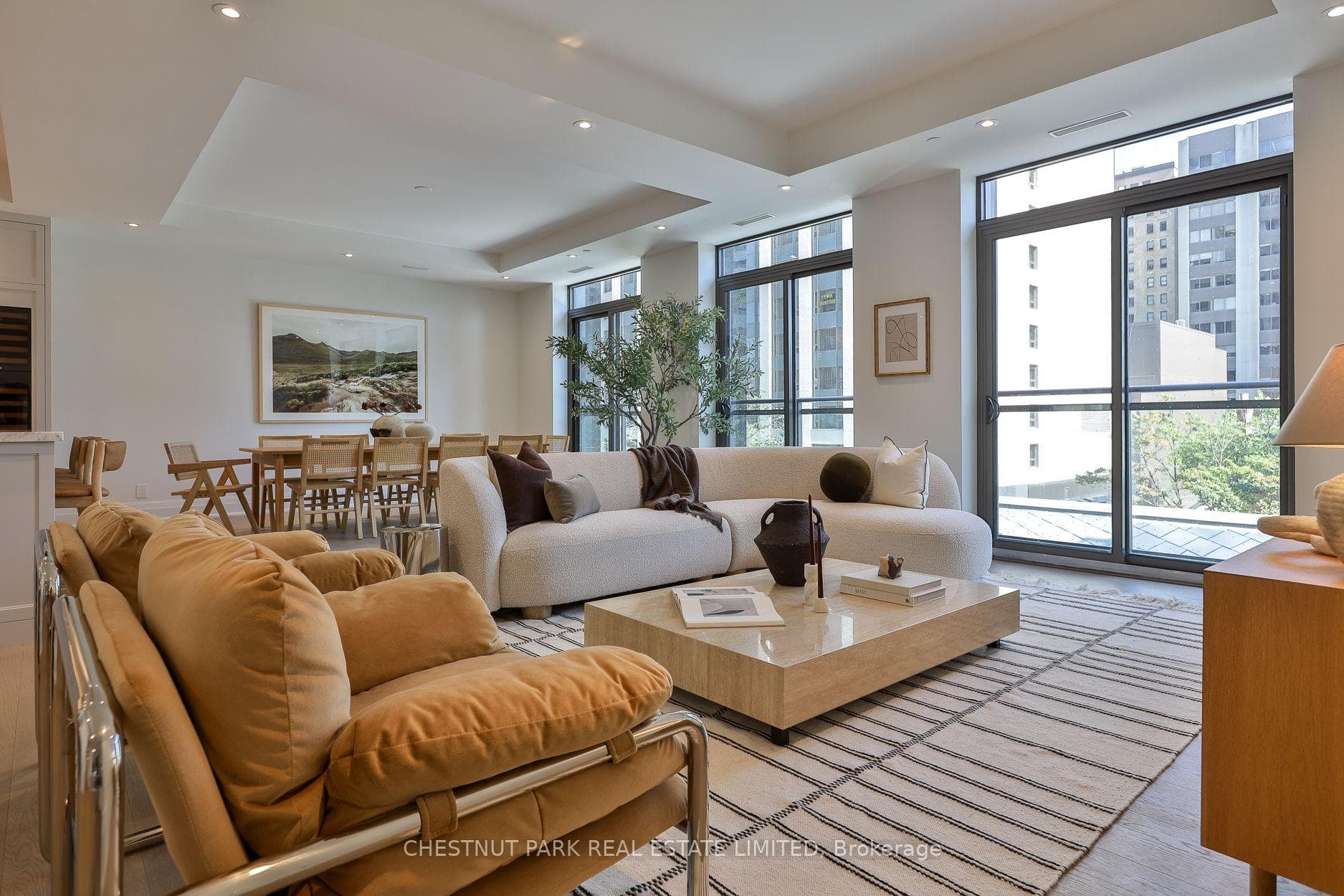 10 Prince Arthur Avenue Unit 404 photo 4