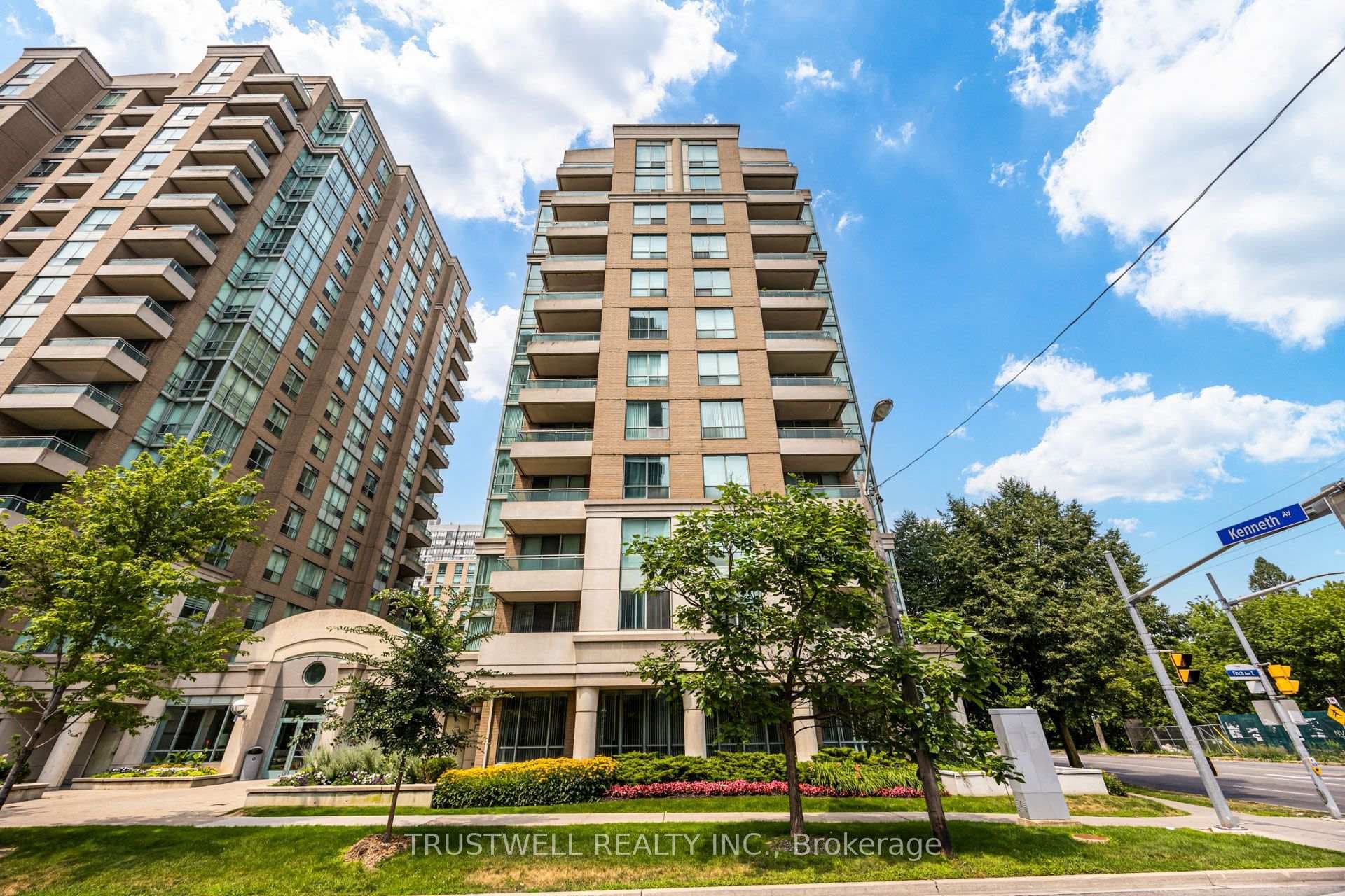 39 Pemberton Avenue Unit 401 photo 4