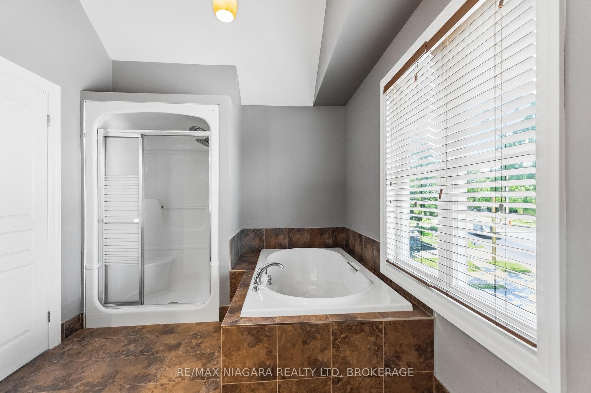291 Vine Street photo 31