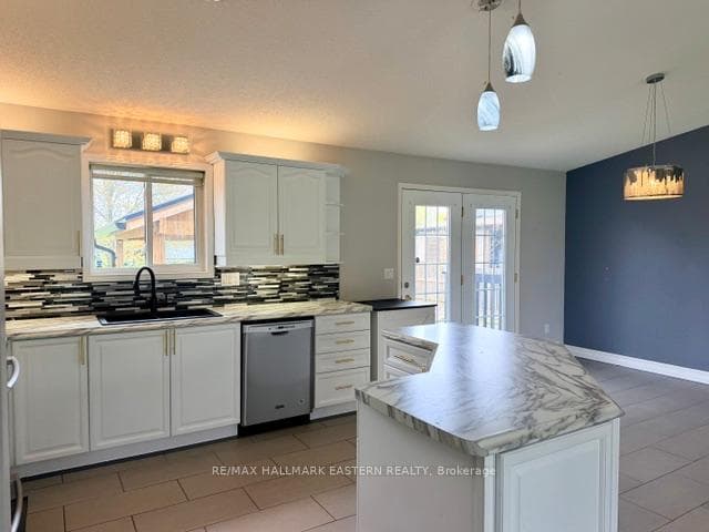 28 Grant Drive photo 2