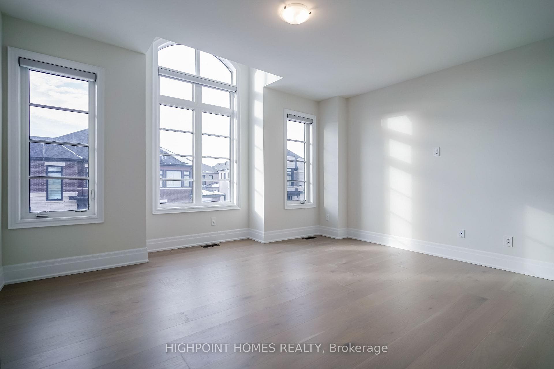 2279 Hyacinth Crescent photo 20