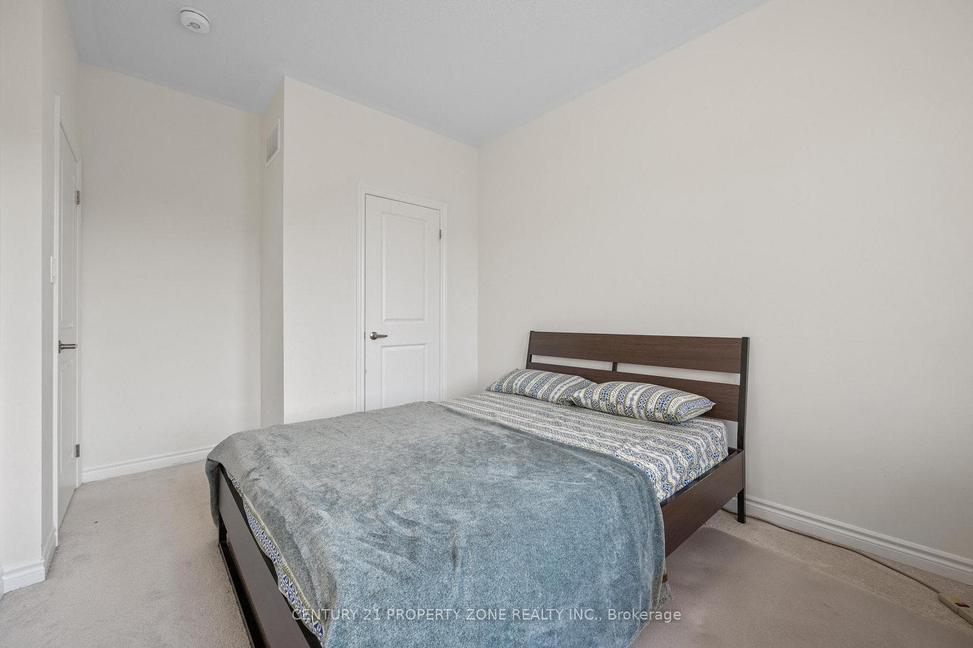 11 Hinkson Street photo 32