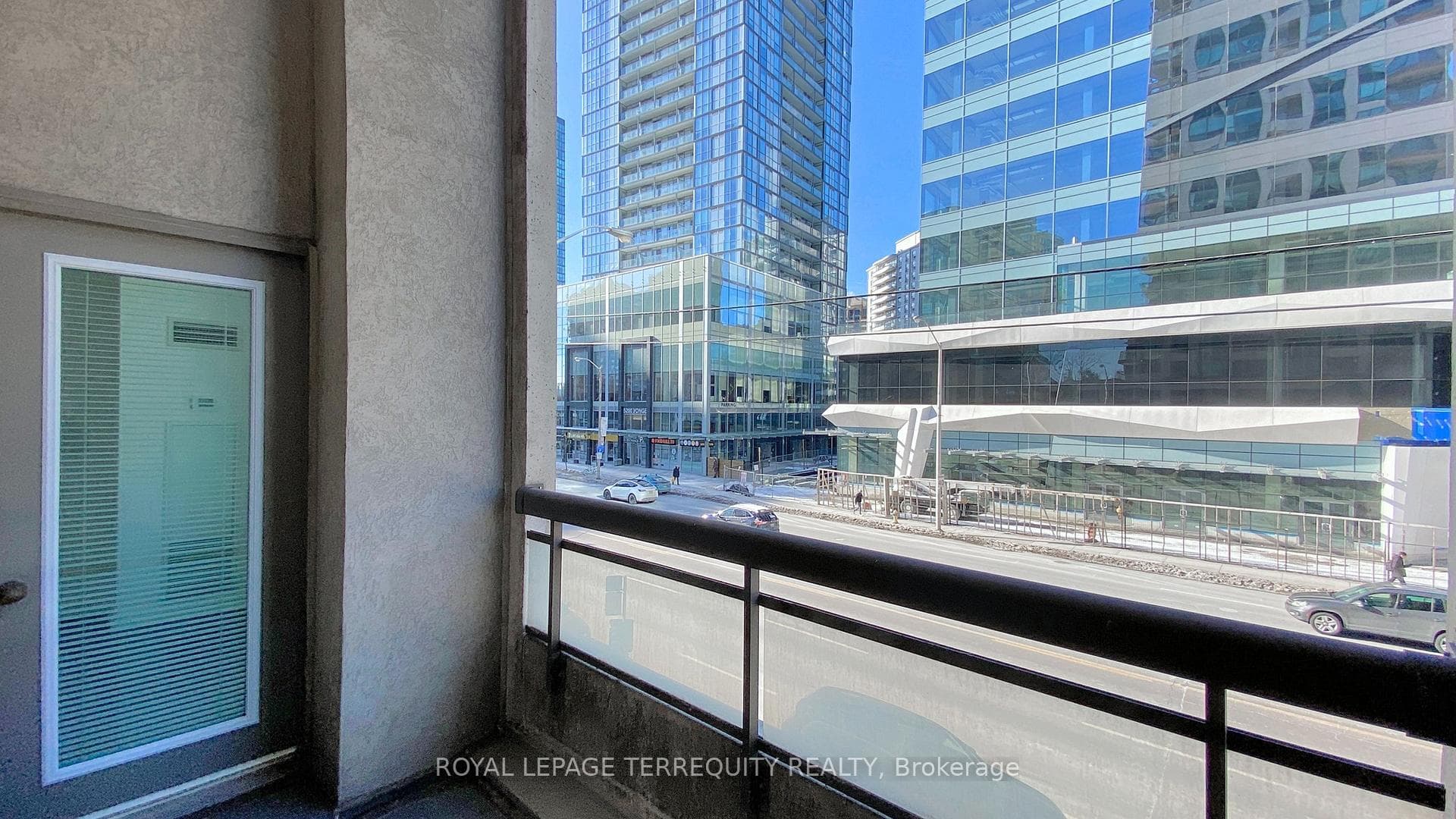18 Parkview Avenue Unit 207 photo 16