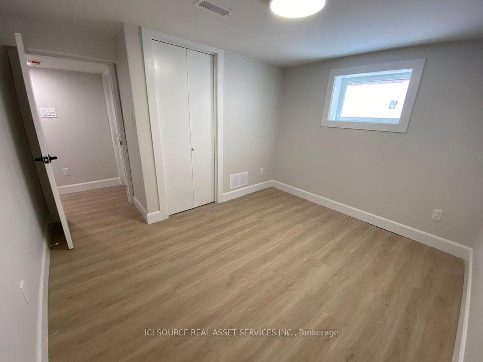 277 East 34th Street Unit Lower photo 16