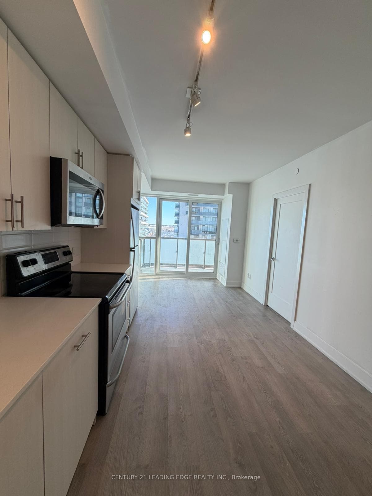 2550 Simcoe Street Unit 914 photo 12