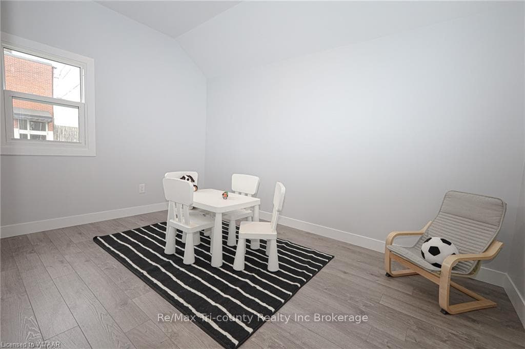 118 QUEEN Street photo 15
