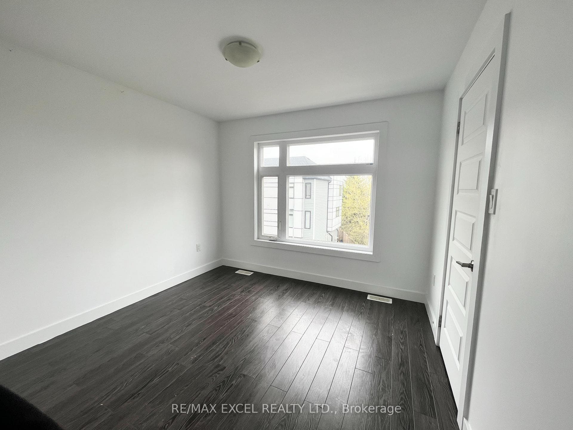540 Essa Road Unit 1 photo 11